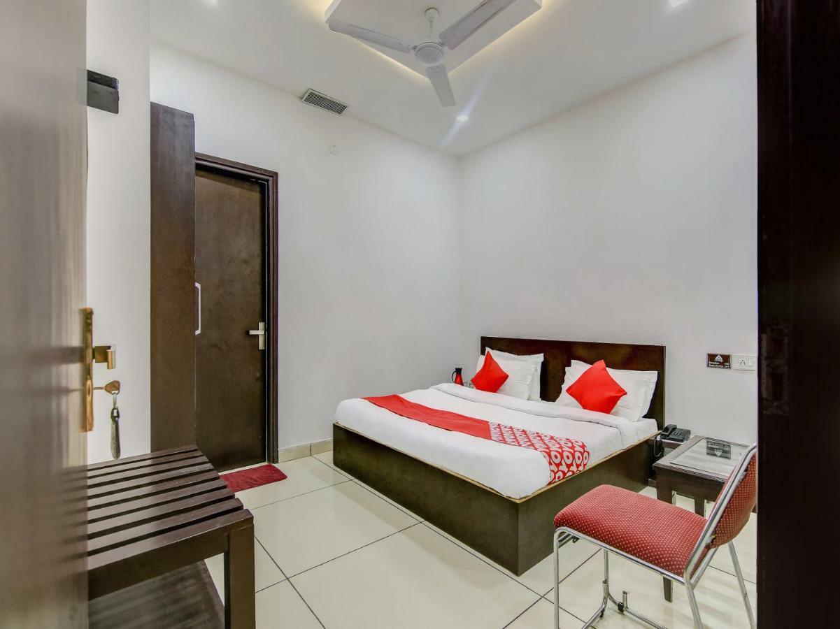 Oyo 27999 Hotel Deep Sirsa Exterior photo