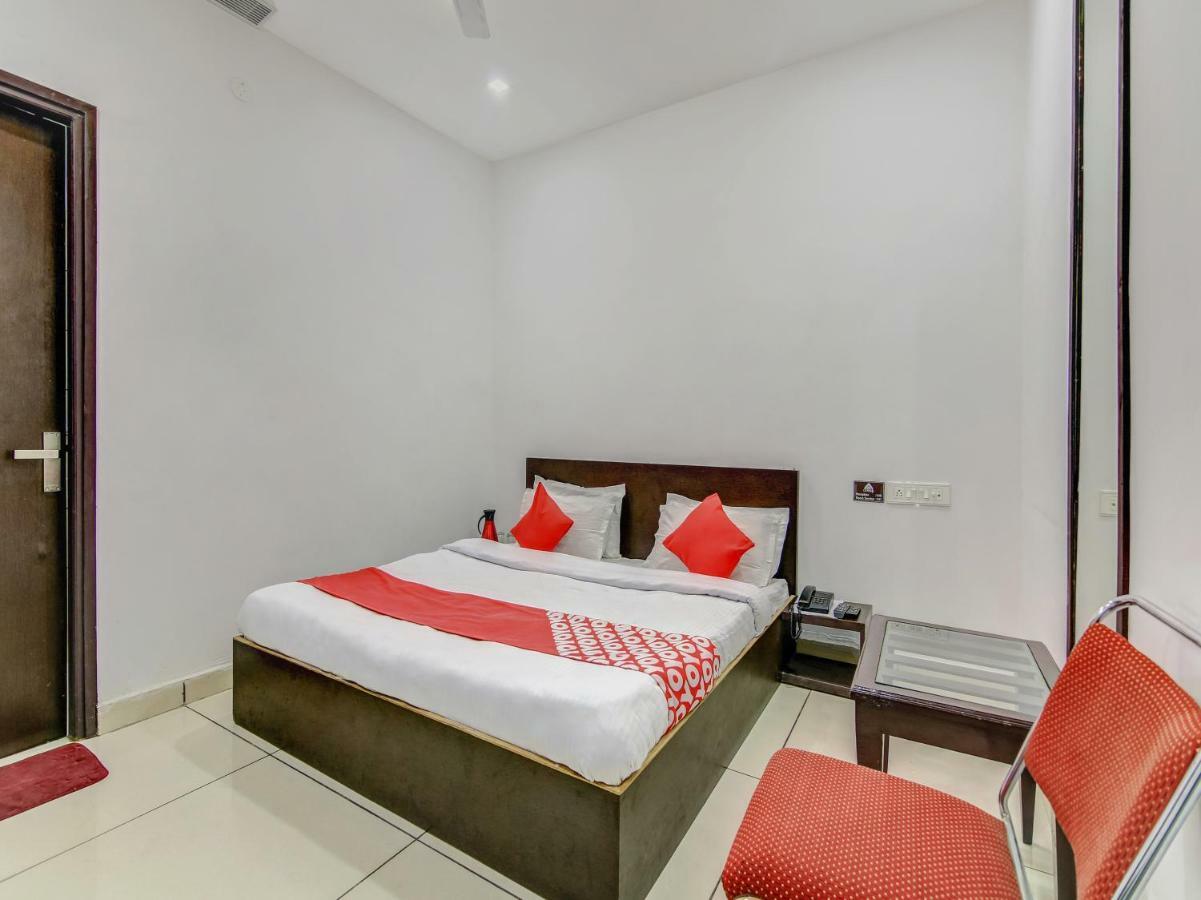 Oyo 27999 Hotel Deep Sirsa Exterior photo