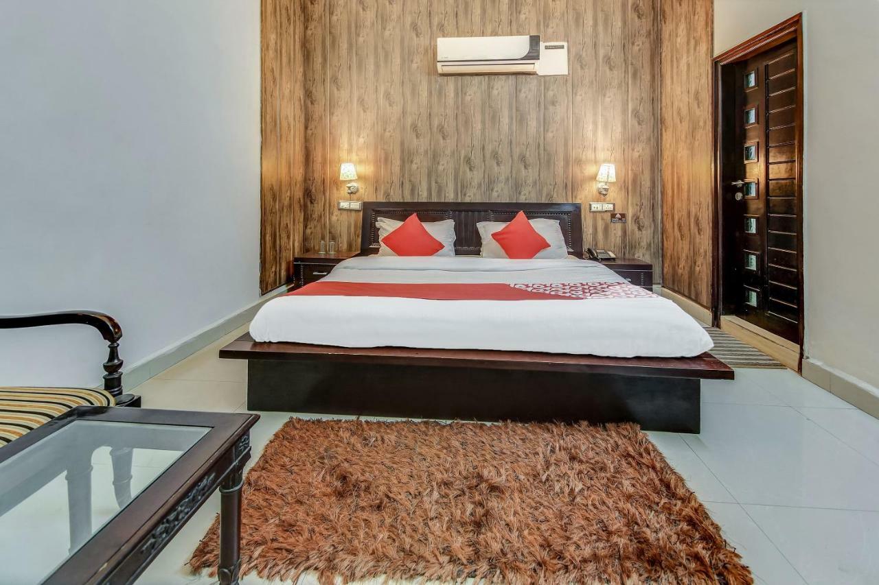 Oyo 27999 Hotel Deep Sirsa Exterior photo
