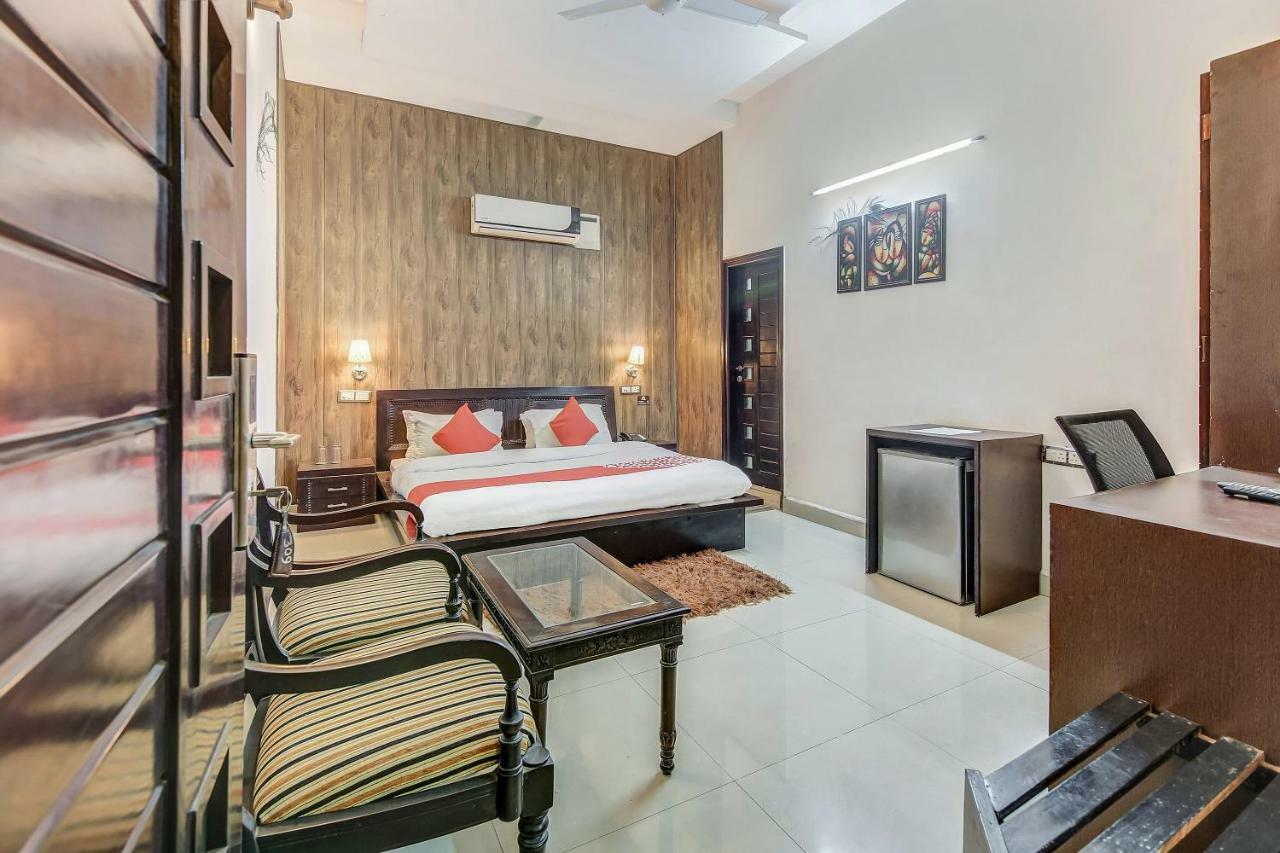 Oyo 27999 Hotel Deep Sirsa Exterior photo